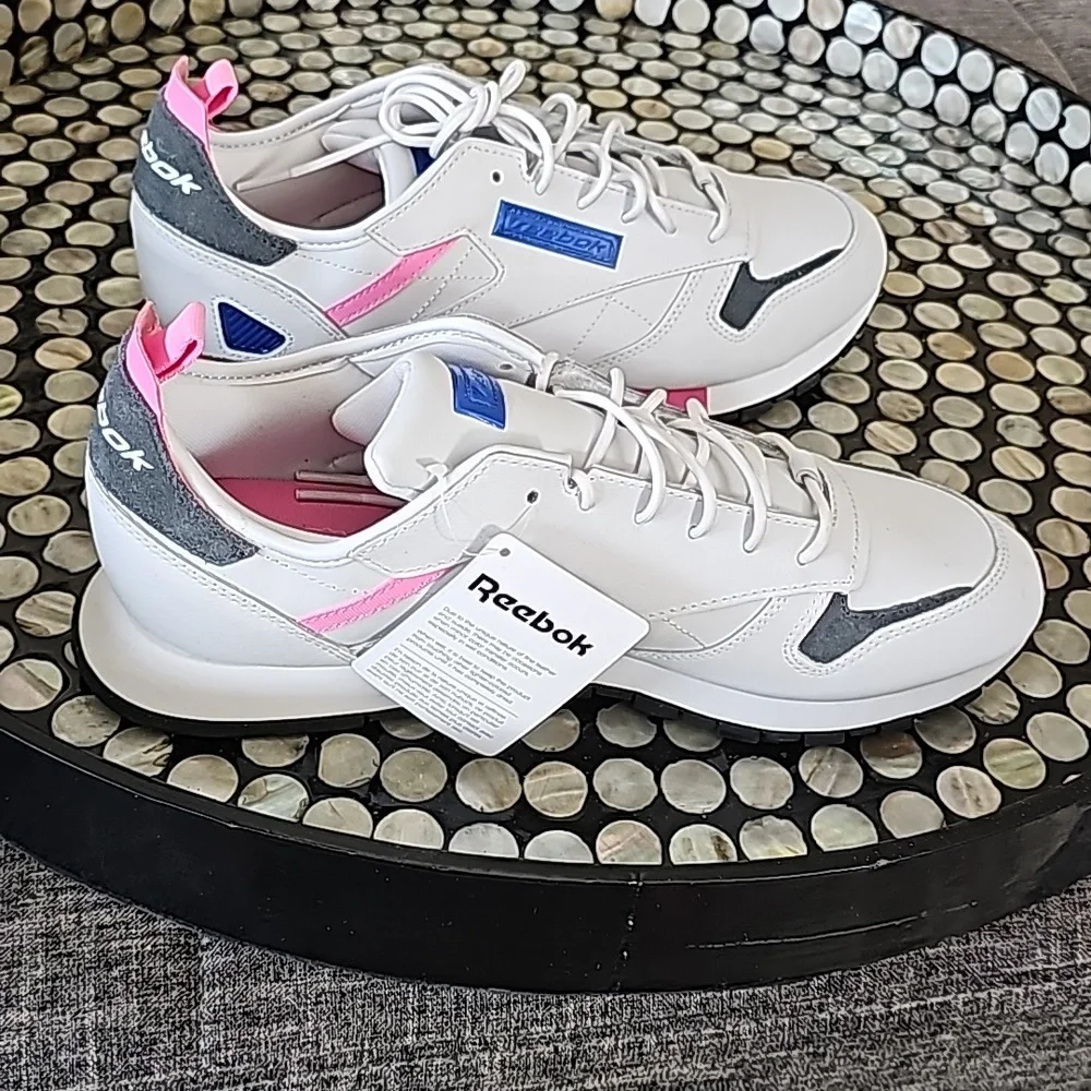 NWT Reebok Athletic Shoes - Picture 2 of 6